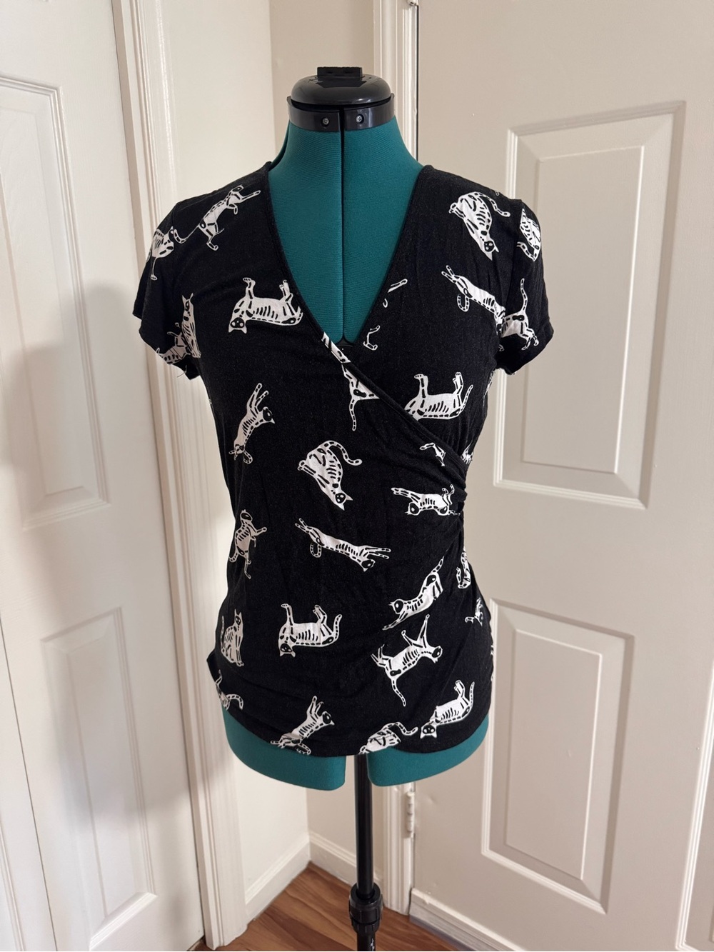 Black Short-Sleeve Wrap Top with Skeleton Cats Print